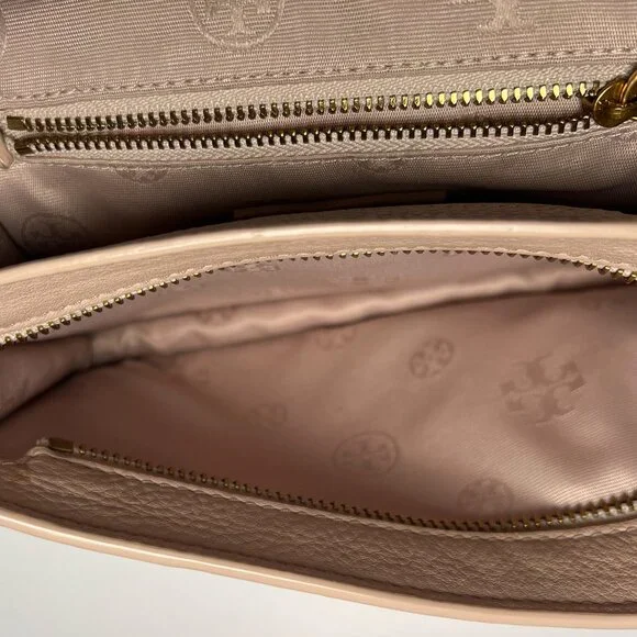 Tory Burch Britten Chain Crossbody Clutch Beige Pebbled Leather Gold Logo - Picture 2 of 4